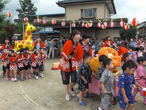 夏祭りの様子