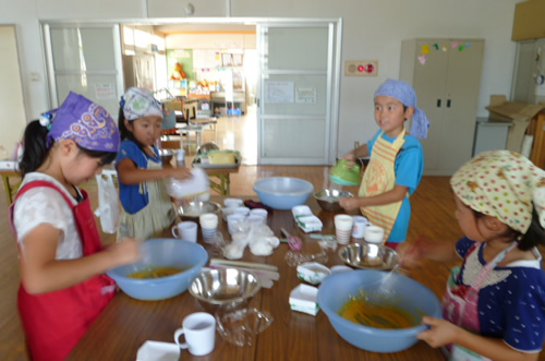お菓子作りの様子