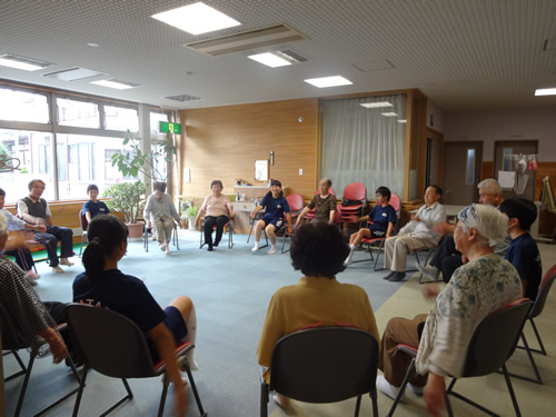 世代間交流の様子