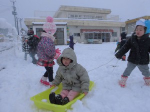 雪遊び