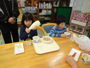 じゃがバター食べている