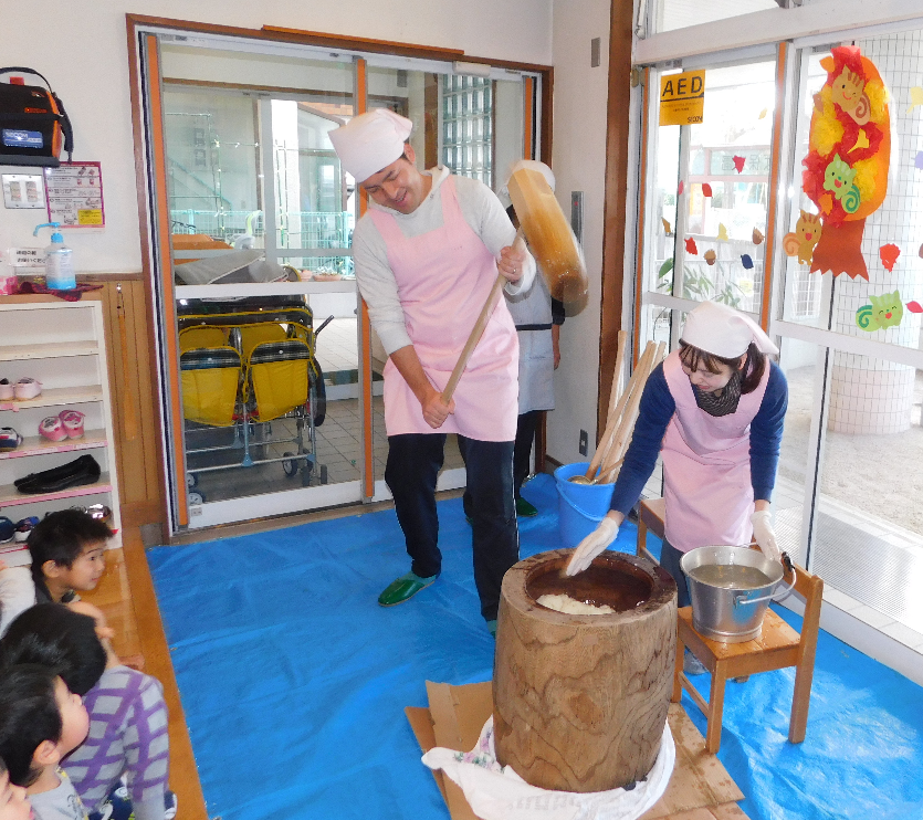 おばあちゃんとの交流ともちつき会