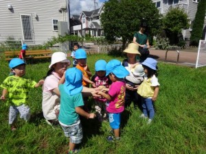 公園で遊ぶ