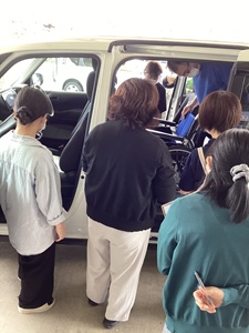 水害時想定避難車いす乗車介助