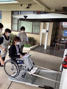 水害時想定避難車いす乗車介助